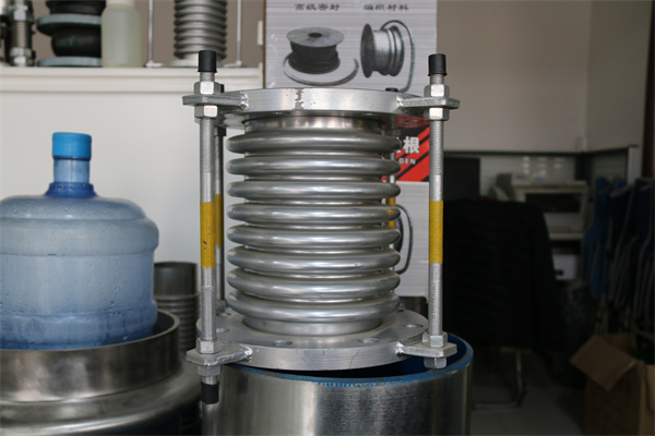 波纹补偿器安装示意图