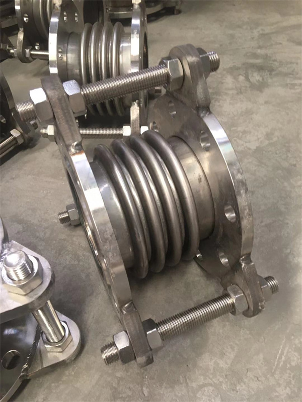 无约束波纹补偿器补偿量